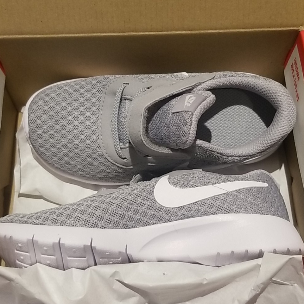Boys Nike Tanjun shoes